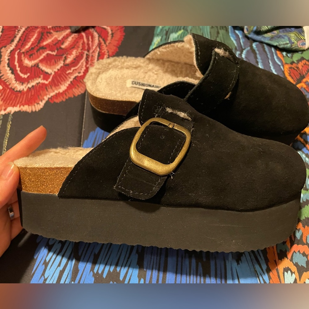 CUSHIONAIRE Platforms Suede Clogs! 🐑 - Picture 4 of 9